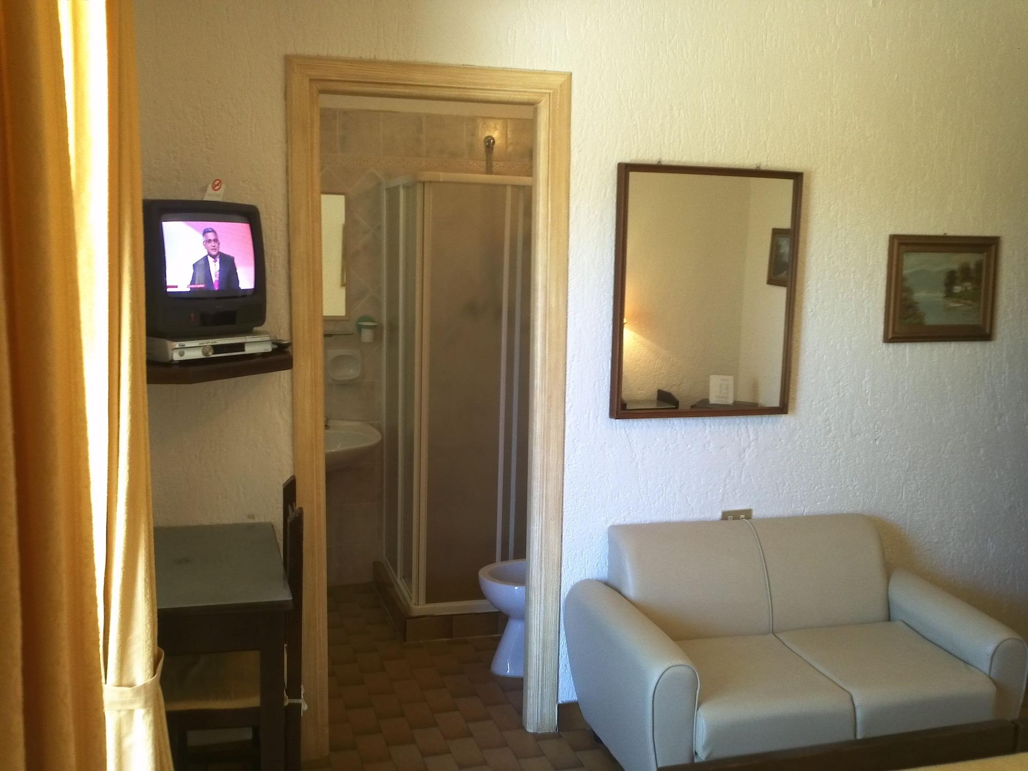 Hotel Abbaruja Ольбія Екстер'єр фото