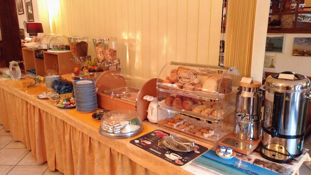 Hotel Abbaruja Ольбія Екстер'єр фото